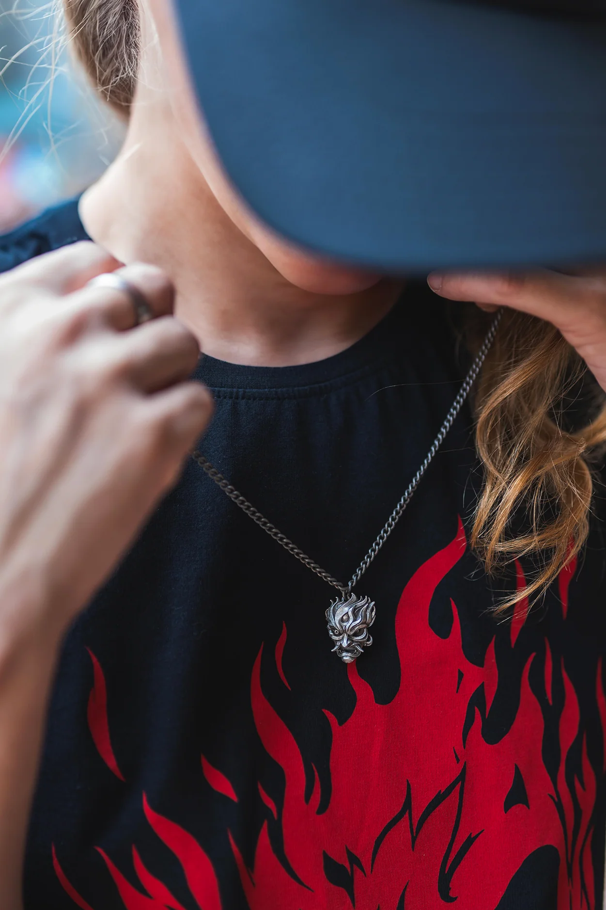 CYBERPUNK 2077 SAMURAI MEDALLION NECKLACE - Image 3
