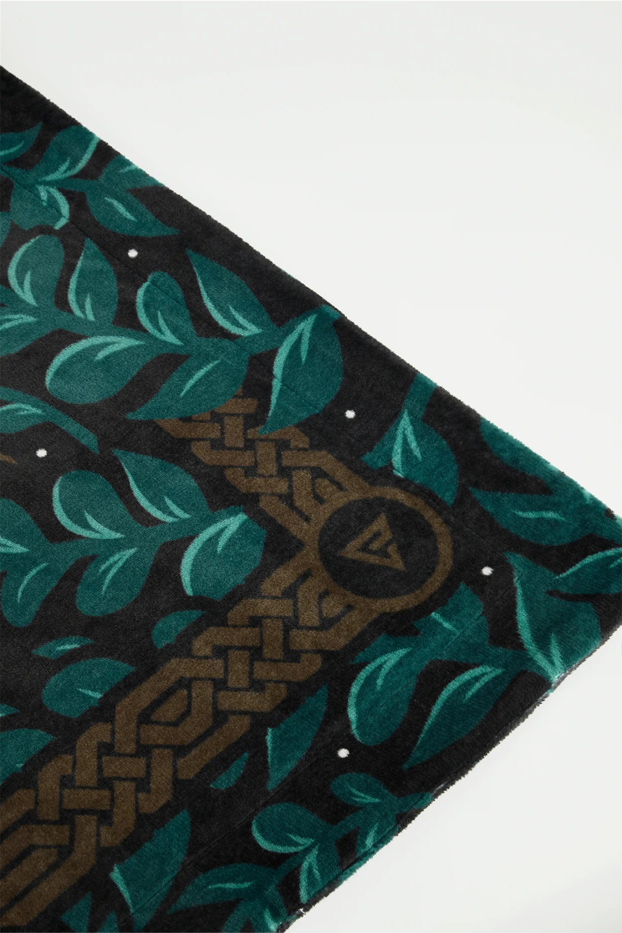 THE WITCHER GERALT'S SWORDS BLANKET - Image 8